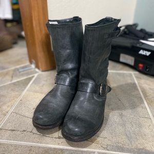 • Frye Veronica Short Leather Moto Boots Size 8 •